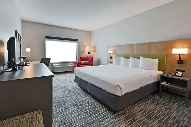 غرفة بسرير كينج، Country Inn Suites By Radisson Bloomington Normal Airport Il 3/4