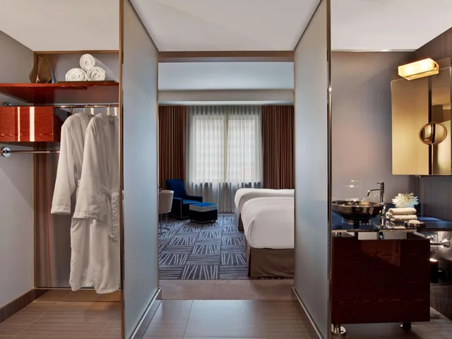 Loft, Lumen, Penthouse، The Joule 2/2