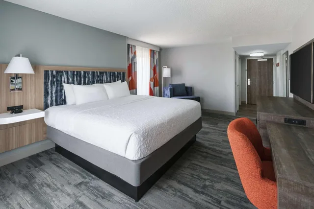 Studio, King Bed, Sofa, Accessible, Hampton Inn & Suites Tampa/Ybor City/Downtown 2/3
