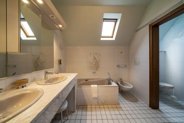 جناح رومانسي بسرير كوين مع أريكة، Hotel Munsch 6/8