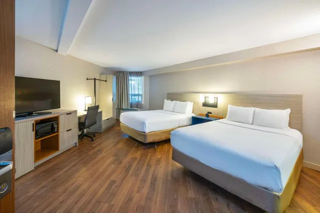 Upgrade, 2 Queen Beds، Comfort Inn Moncton Magnetic Hill 2/2