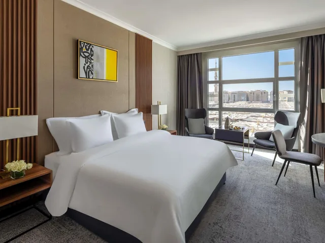 جناح تنفيذي بسرير كينج بغرفتي نوم، أنوار المدينة موفنبيك(Anwar Al Madinah Movenpick) 2/8
