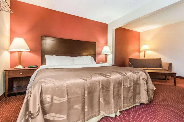 جناح بسرير كينج، Quality Inn & Suites Lawrenceburg 2/2