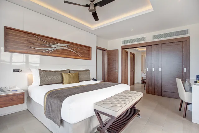 غرفة رئاسية فاخرة بسرير كينج بإطلالة على البحر بغرفة نوم واحدة مع أريكة، Royalton Saint Lucia An Autograph Collection All Inclusive Resort 5/9