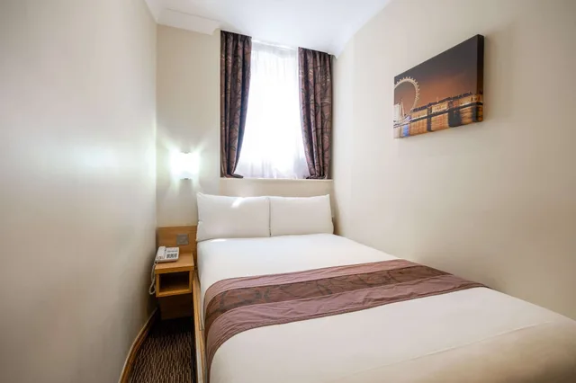 غرفة صغيرة بسرير مزدوج، Comfort Inn Hyde Park 1/3