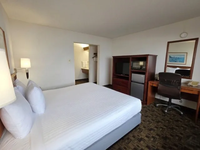 غرفة قياسية بسرير كينج بإطلالة على البحر، Seagrass Oceanfront Inn 4/10