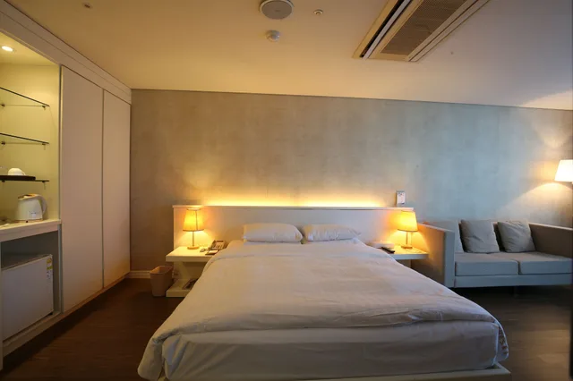غرفة عائلية بسريرين كوين، Sunset Hotel 1/8