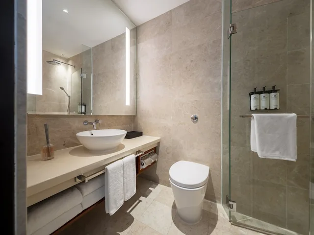 غرفة بريميير بسرير كوين، Novotel Singapore Robertson Quay 3/4