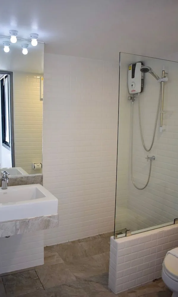 Standard, Twin Beds, Loyy Hotel 5/6