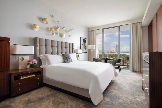 غرفة بسرير مزدوج بإطلالة، Ritz Carlton Bal Harbour 2/3