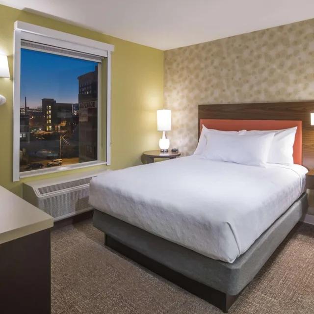1 Bedroom, Suite, Queen Bed, Sofa, Home2 Suites Kansas City Downtown 2/4