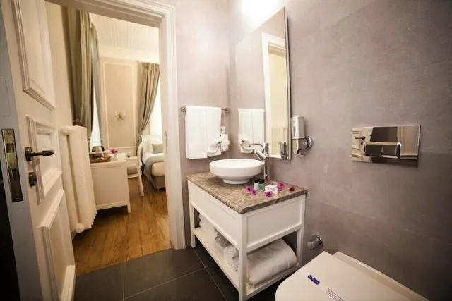 غرفة ديلوكس بسرير كوين، Triada Hotel Buyukada 3/3