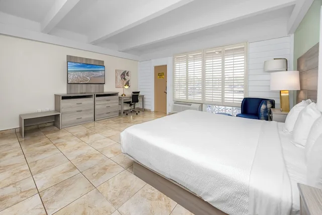 Standard, King Bed, Large, Best Western Plus Yacht Harbor Inn 1/2