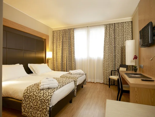 غرفة قياسية بسريرين منفصلين، Virginia Palace Hotel 1/4