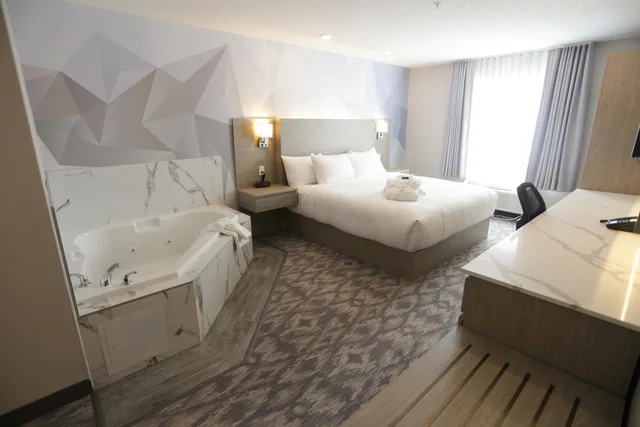 جناح بسرير كينج مع أريكة، Days Inn by Wyndham Calgary North Balzac 4/10