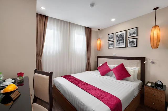 غرفة قياسية بسرير كوين، Golden Moon Suite Hotel 1/4