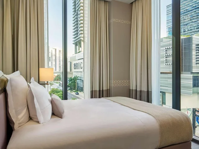 جناح فاخر بغرفتي نوم لذوي الإعاقة، SLS LUX Brickell 1/6