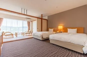 Japanese Western, Twin Beds, Smoking, Wisterian Life Club Usami 1/1
