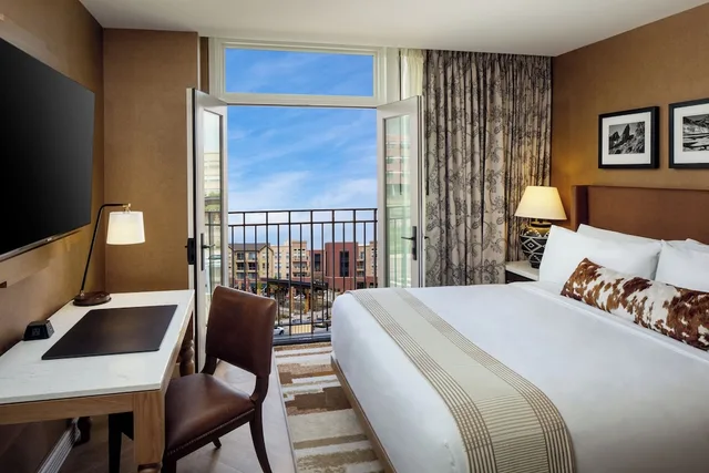 جناح تنفيذي بسرير كينج بإطلالة على الجبل، The Benson Hotel and Faculty Club 1/5