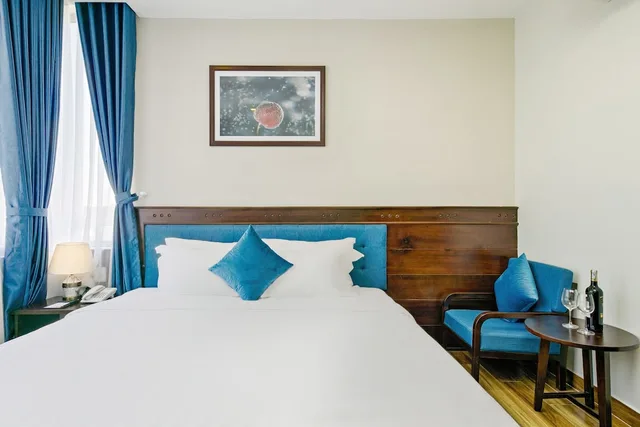 غرفة تنفيذية بسرير كينج بإطلالة على المدينة بحوض استحمام، Celina Hotel & Apartment 3/4