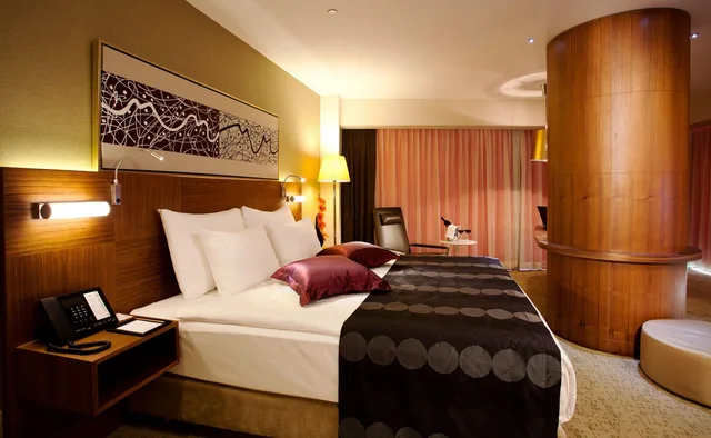 جناح جونيور، Crowne Plaza Istanbul Harbiye Hotel 1/3