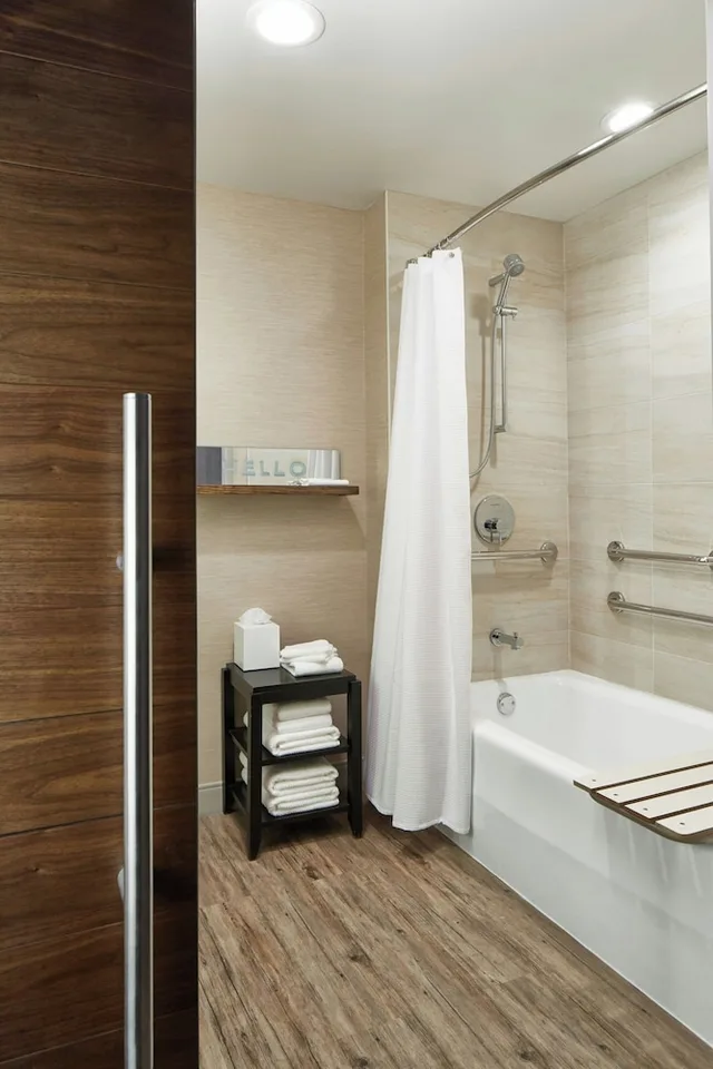غرفة بسريرين مزدوجين لذوي الإعاقة، The Del Monte Lodge Renaissance Rochester Hotel Spa 3/5
