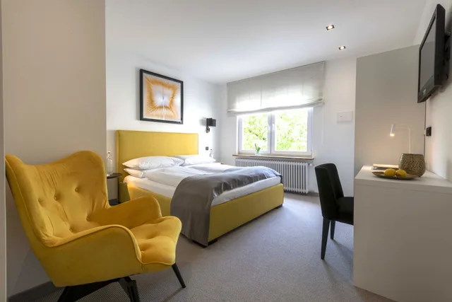 غرفة بزنس بسرير كوين، FORSTINGER HOTEL 4/10