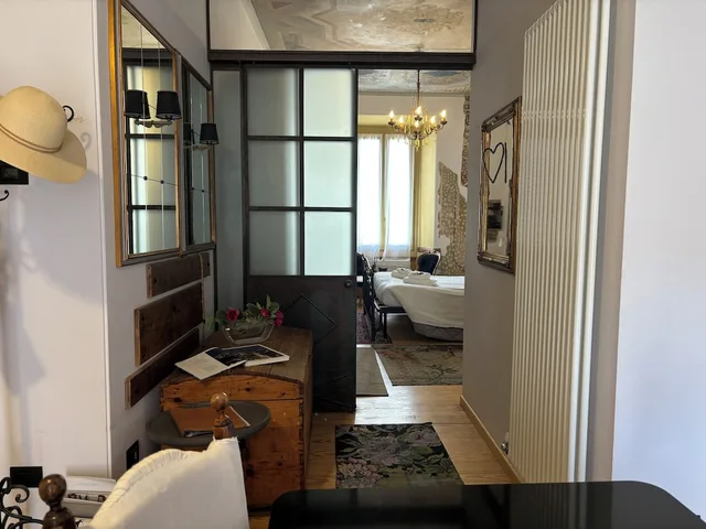 Apartment, House, Queen Bed, 2 Sofa, Kitchenette, Verona Journeys 10/10