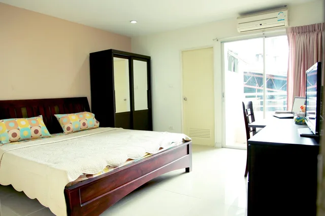 غرفة ديلوكس بسرير كينج، OYO 274 Meesook Residence 1/5