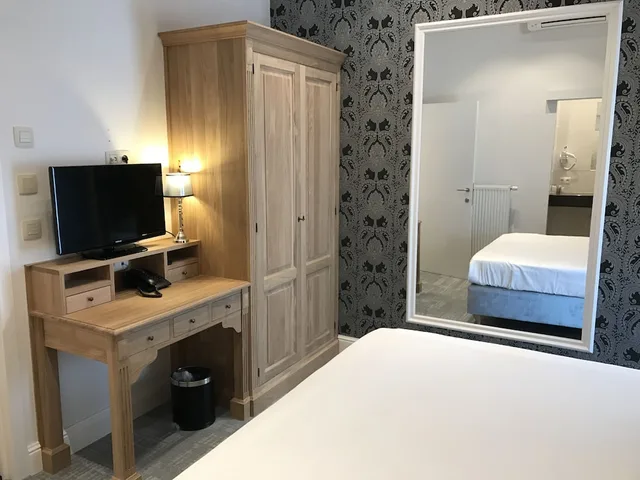 غرفة قياسية بسرير كوين، The Golden Tree Hotel 9/9