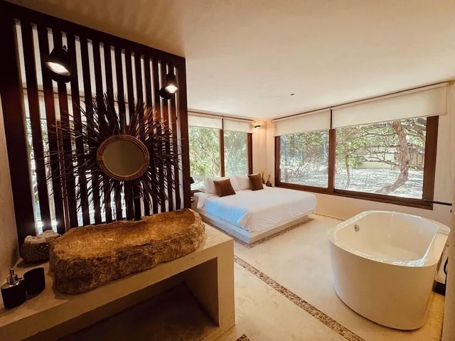 غرفة ديلوكس بسرير كينج بإطلالة جزئية على البحر بحوض استحمام، Hotel Casa Punta Coco & Beach Club - Adults Only 2/4