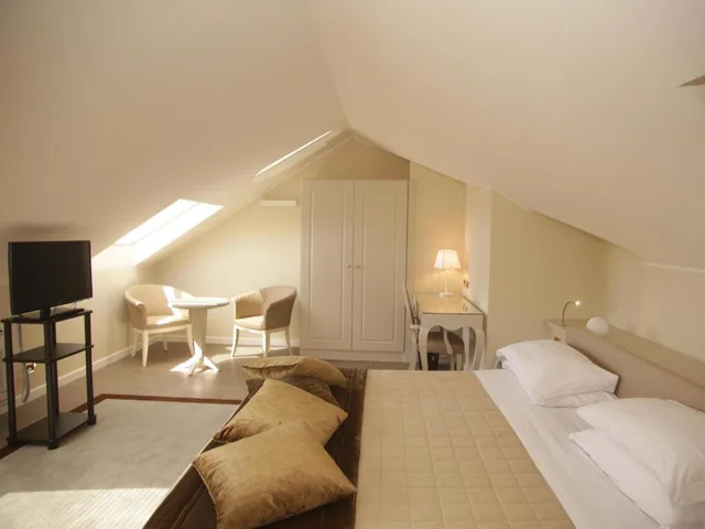 جناح ملكي بسرير مزدوج مع أريكة، Hotel Miramare and Spa 1/3