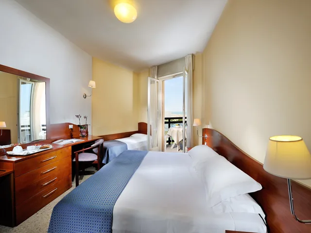 غرفة قياسية ثلاثية، Hotel Palace 1/1