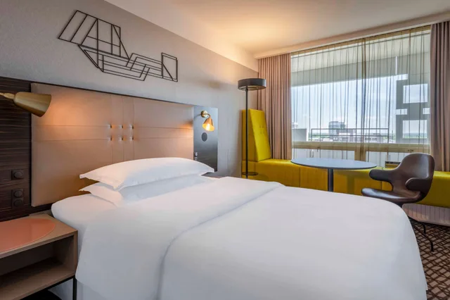 غرفة سوبيريور بسرير كوين، Four Points by Sheraton Munich Arabellapark 1/10