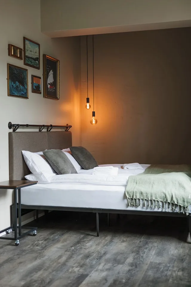 غرفة ديلوكس بسرير كوين بحمام خاص مع أريكة، Kex Hostel Reykjavík 3/10