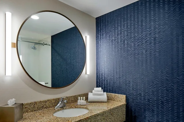 غرفة بسرير كينج مع أريكة، Fairfield Inn & Suites Albany Airport 6/6