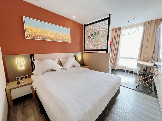 غرفة تنفيذية بسرير كينج بجاكوزي، Verse Luxe Hotel Wahid Hasyim 3/10