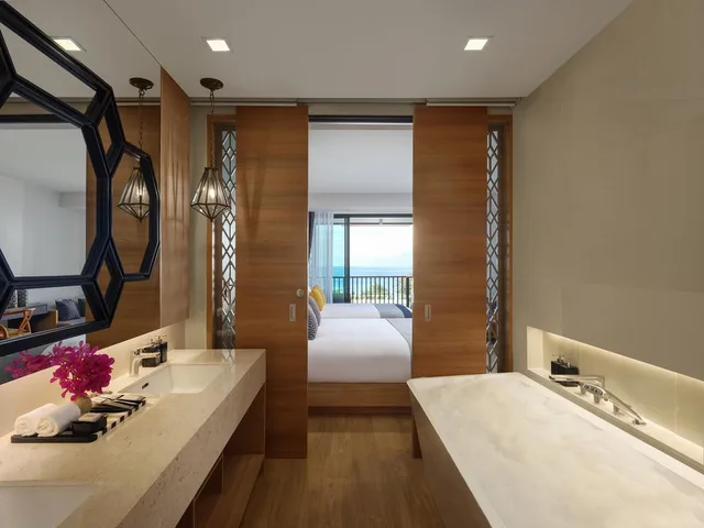 غرفة ديلوكس بسرير مزدوج بإطلالة على البحر، Avista Grande Phuket Karon MGallery 2/2