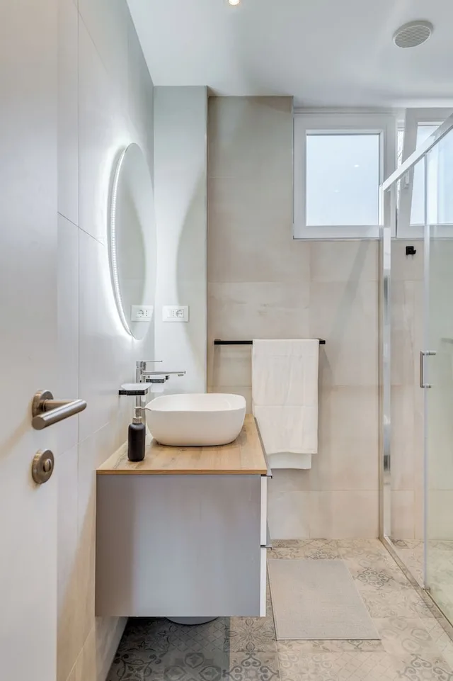 شقة بسريرين منفصلين وسرير كوين مع أريكة، Bells & Whistles, Comfortable Condo 8/9