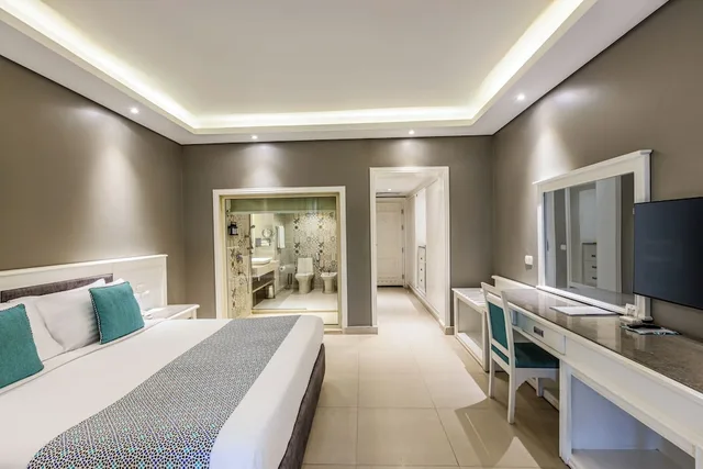 غرفة ديلوكس بإطلالة جزئية على البحر، Sunrise Garden Beach Resort and Spa 2/3