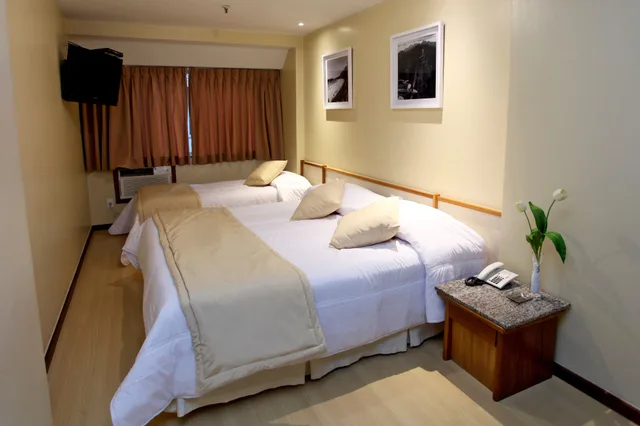 غرفة قياسية ثلاثية بثلاثة أسرّة، Mengo Palace Hotel 3/8