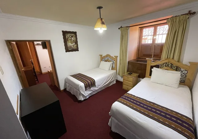 غرفة قياسية ثلاثية بثلاثة أسرّة، Hotel Rojas 1/3