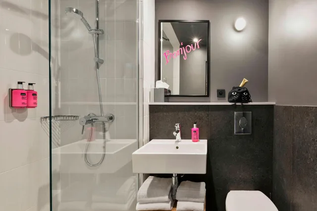 غرفة، Moxy Paris Bastille France 2/2