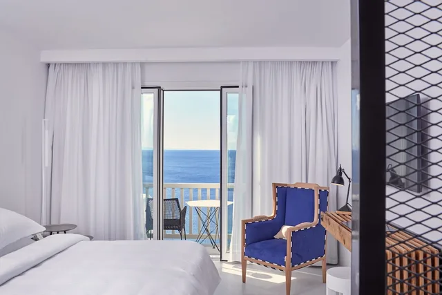 غرفة سوبيريور بسرير كينج بحوض جاكوزي، Royal Myconian - Leading Hotels Of The World 2/2