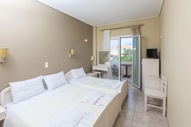 غرفة ثلاثية بشرفة، Hotel Venetia 4/6