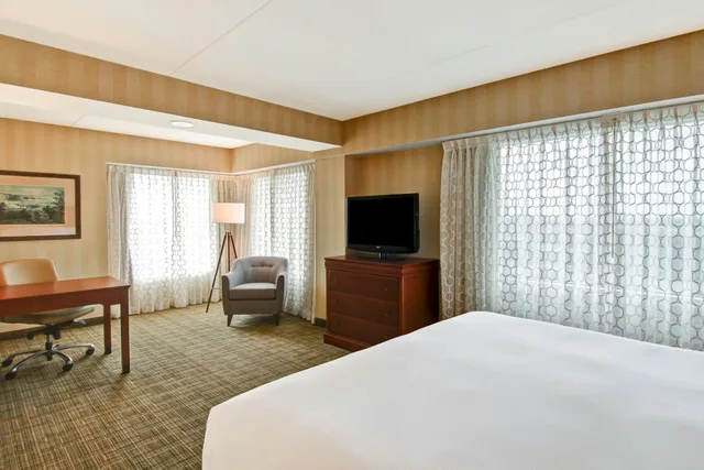 جناح بسرير كينج بغرفتين، DoubleTree Fallsview Resort & Spa by Hilton - Niagara Falls 2/3