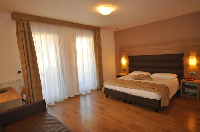 غرفة رباعية، HOTEL SELECT 3/4