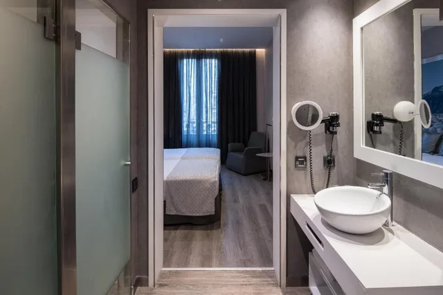 Room, Twin Beds, Gran Via View، Hotel Catalonia Gran Via Bcn 5/6