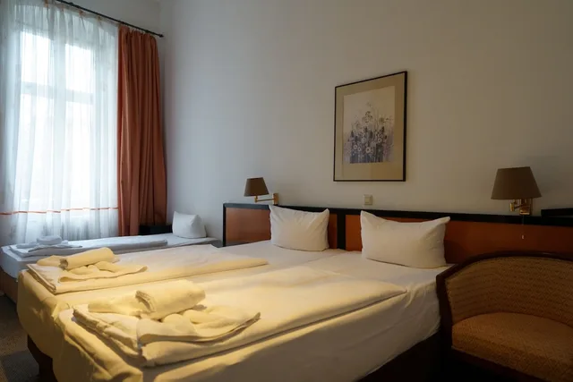 غرفة قياسية ثلاثية بسرير كوين وسرير فردي، Hotel Xantener Eck 3/6