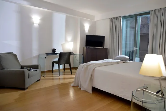 غرفة ديلوكس ثلاثية، Athenaeum Eridanus Luxury Hotel 1/1